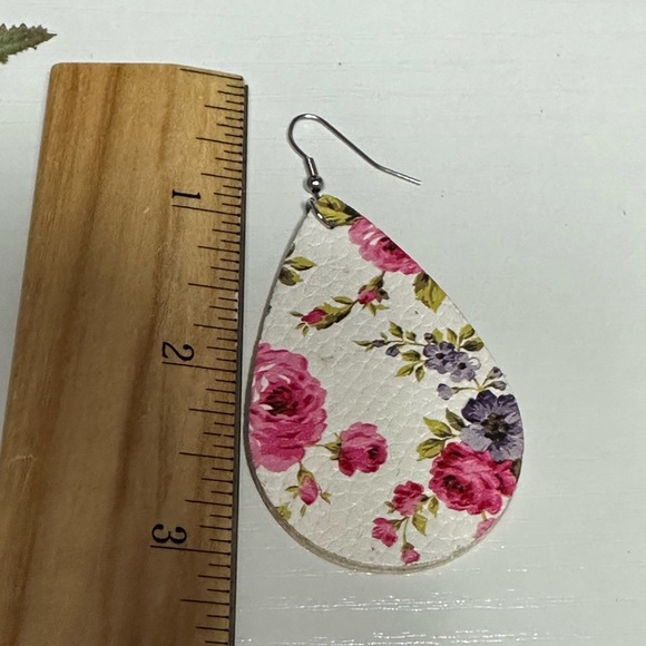 Leather Earrings Teardrop Floral Earrings - Picture 5 of 6